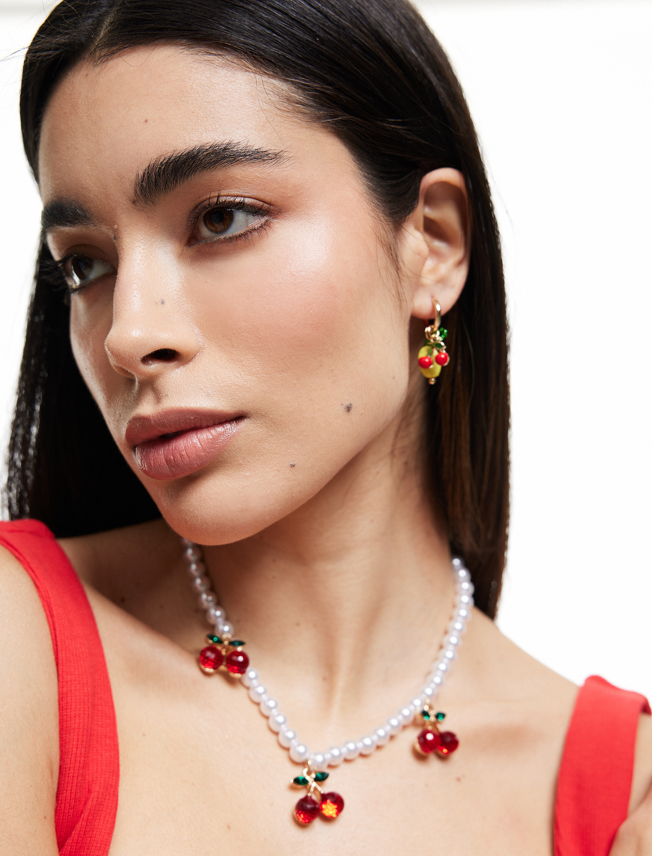  Kadın Çelik Karışımlı Sallantılı Çok Renkli Boncuklu Meyve Charm Detaylı Halka Küpe - Koton X Sibil Çetinkaya