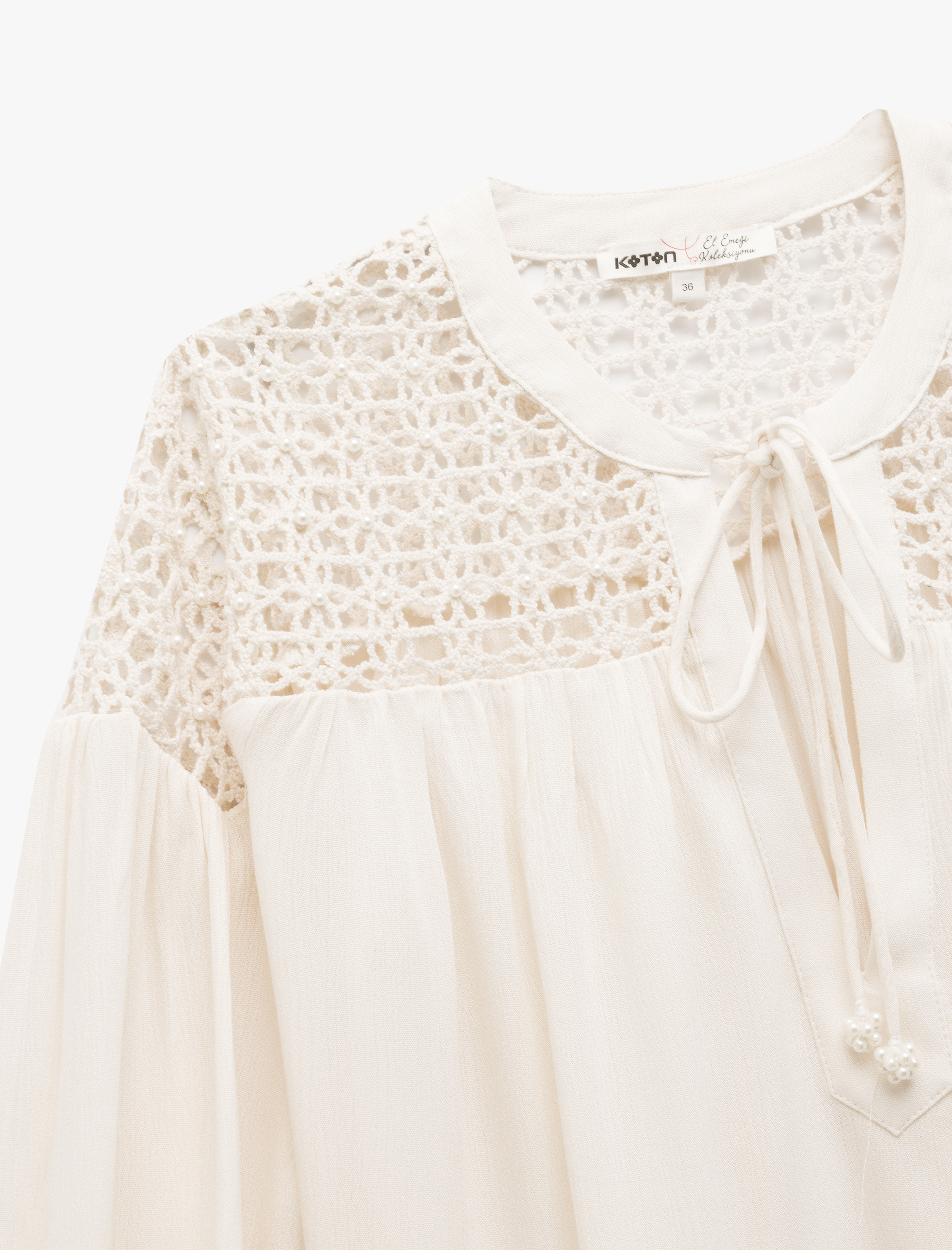   Bağcıklı Yuvarlak Yaka Uzun Balon Kollu Kroşe Detaylı İncili Bluz