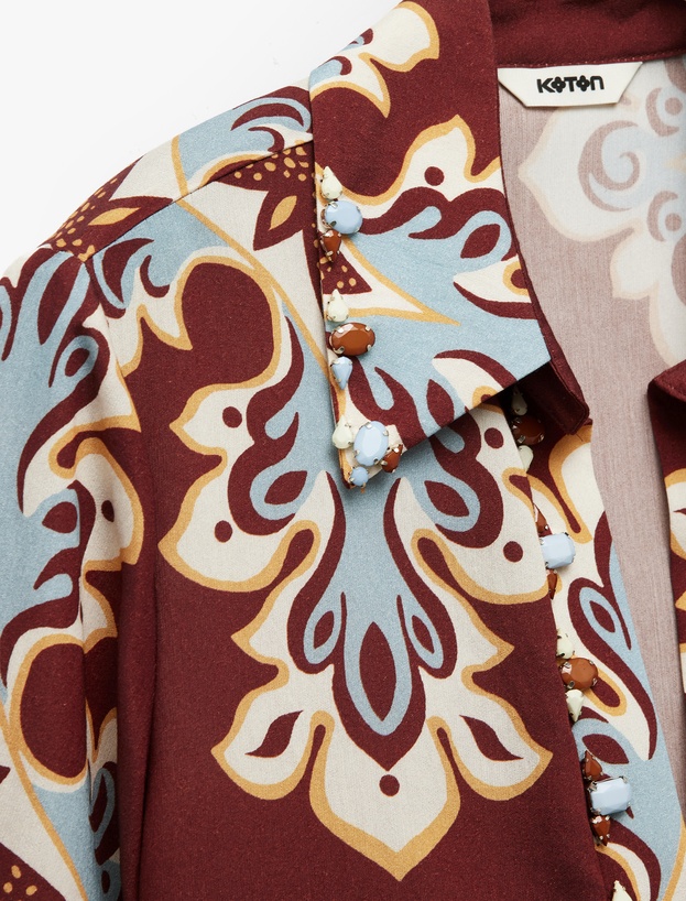 Koton X Melis Ağazat - Uzun Kimono Kollu Gömlek Yaka Etnik Desenli Taşlı Mini Elbise_5