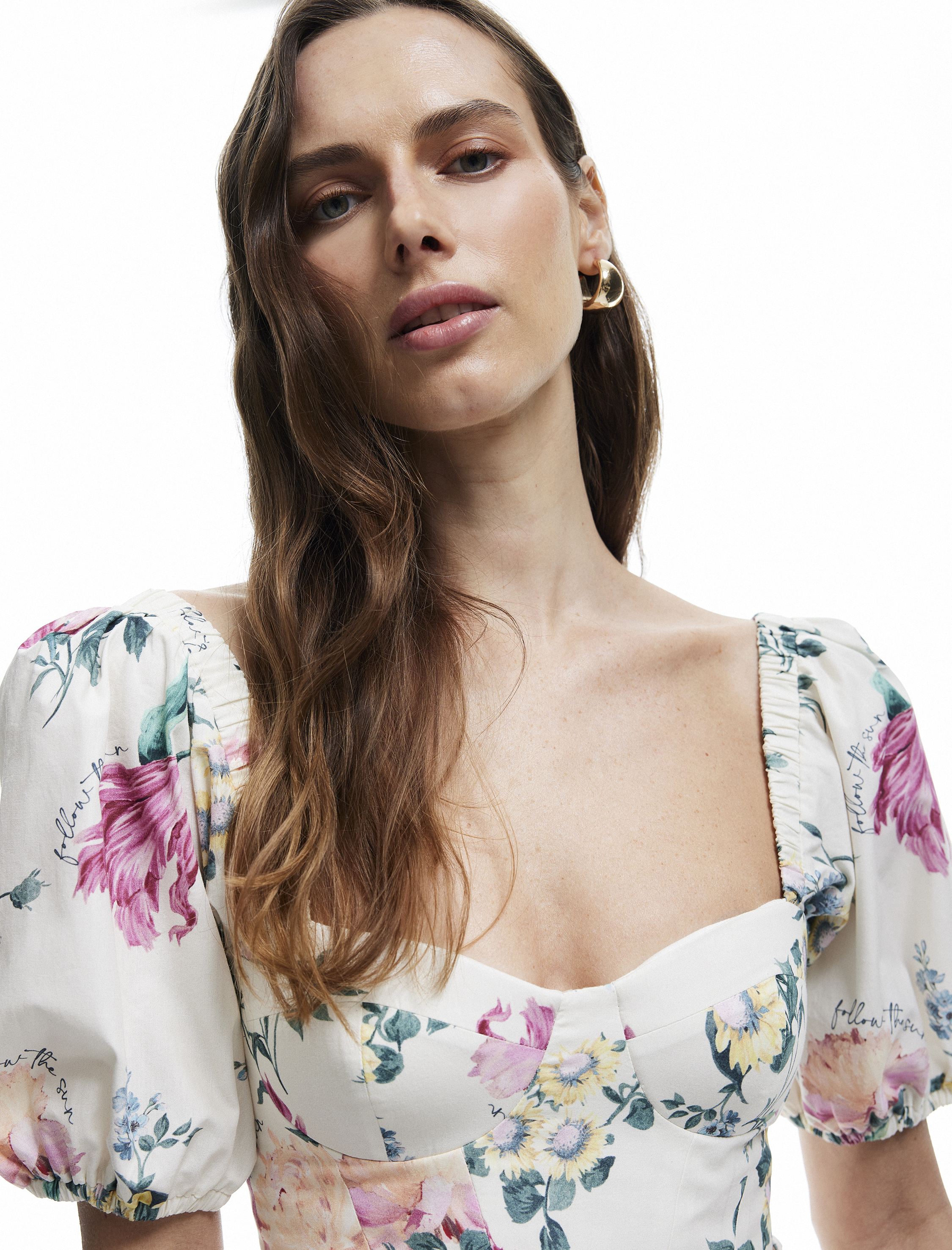   Koton X Melis Ağazat - Poplin Kalp Yaka Çiçekli Dar Kesim Balon Kol Crop Bluz