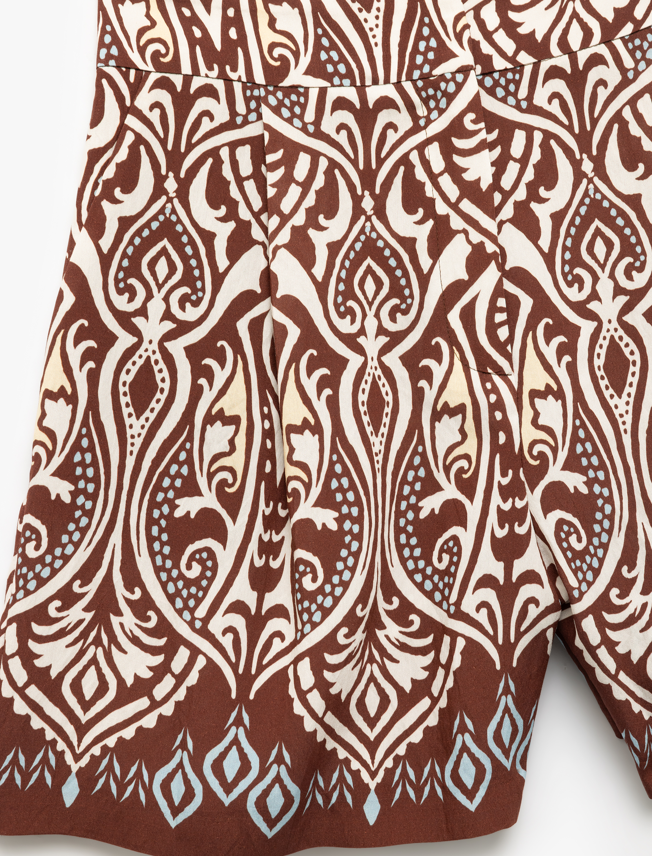 Koton X Melis Ağazat - Viskon Kumaş Cepli Etnik Desenli Mini Şort