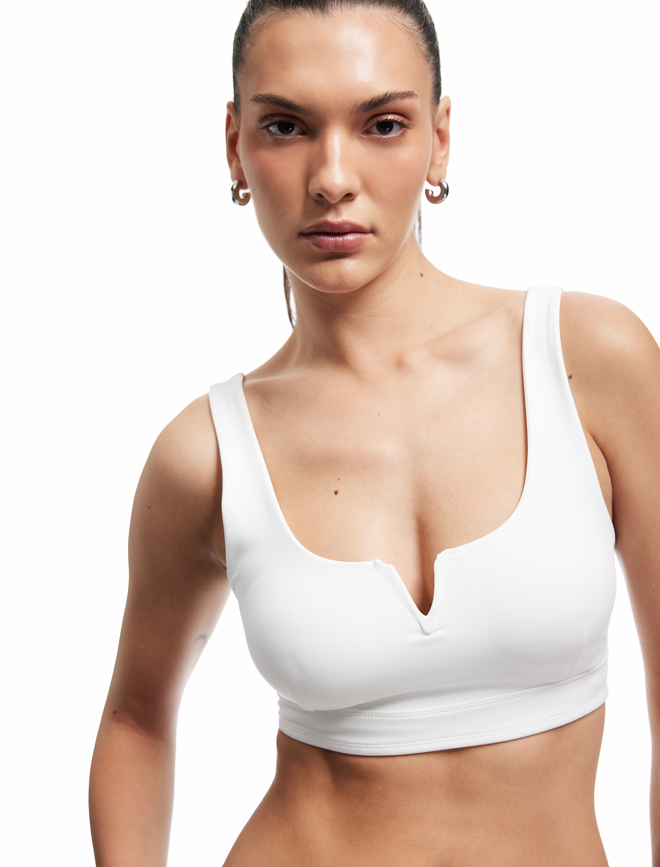   V Yaka Kaplı Kolsuz Sporcu Sütyeni