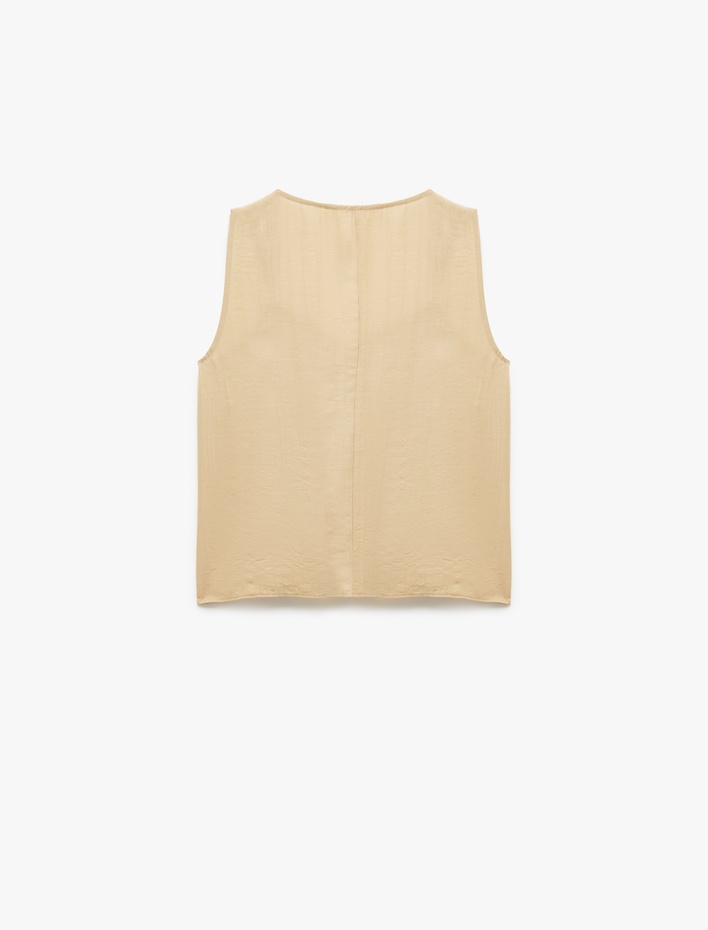  Viskon Kumaş Aksesuar Detaylı Kolsuz Bluz