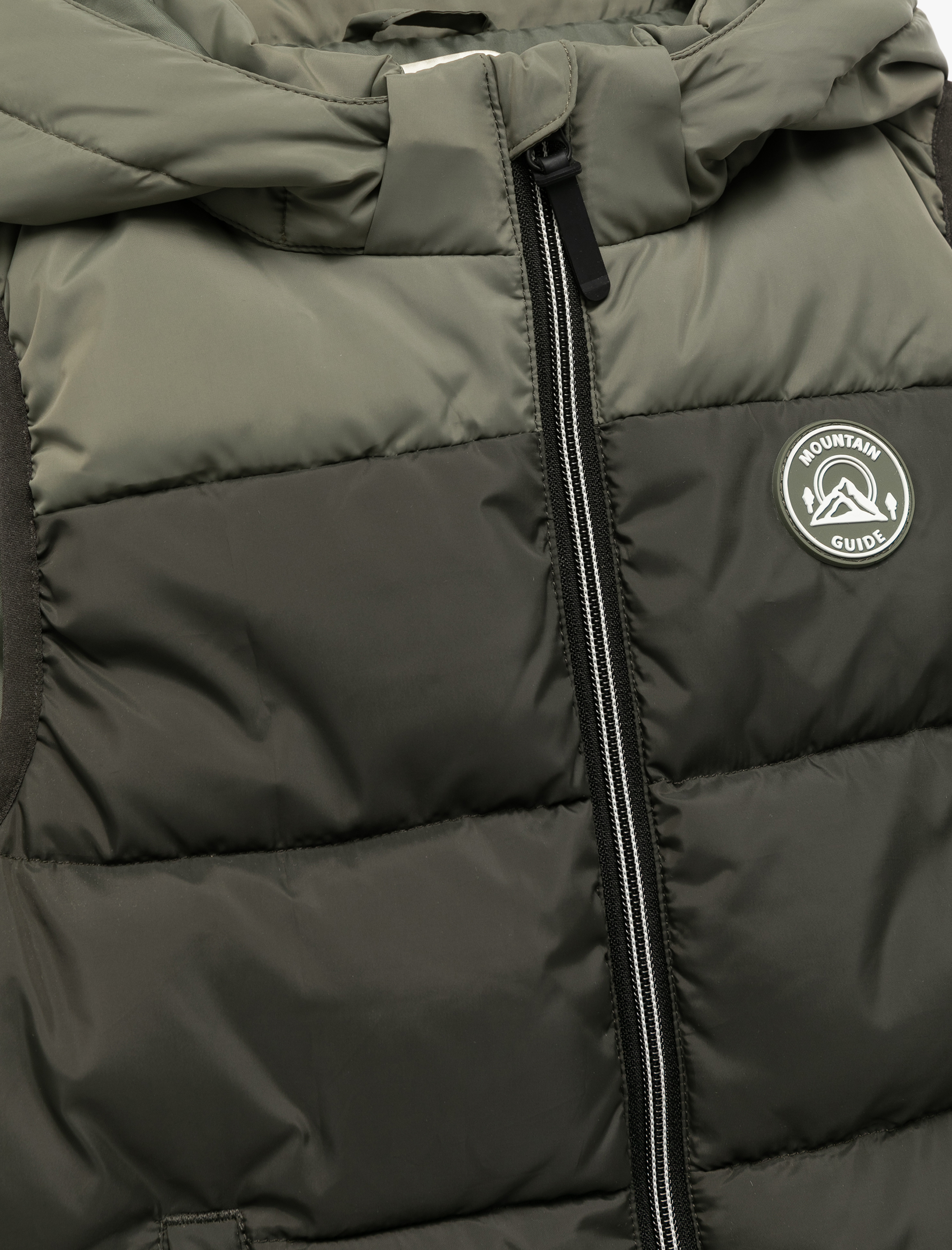  Erkek Çocuk Renk Bloklu Cepli Etiket Detaylı Fermuarlı Kapşonlu Kolsuz Şişme Yelek