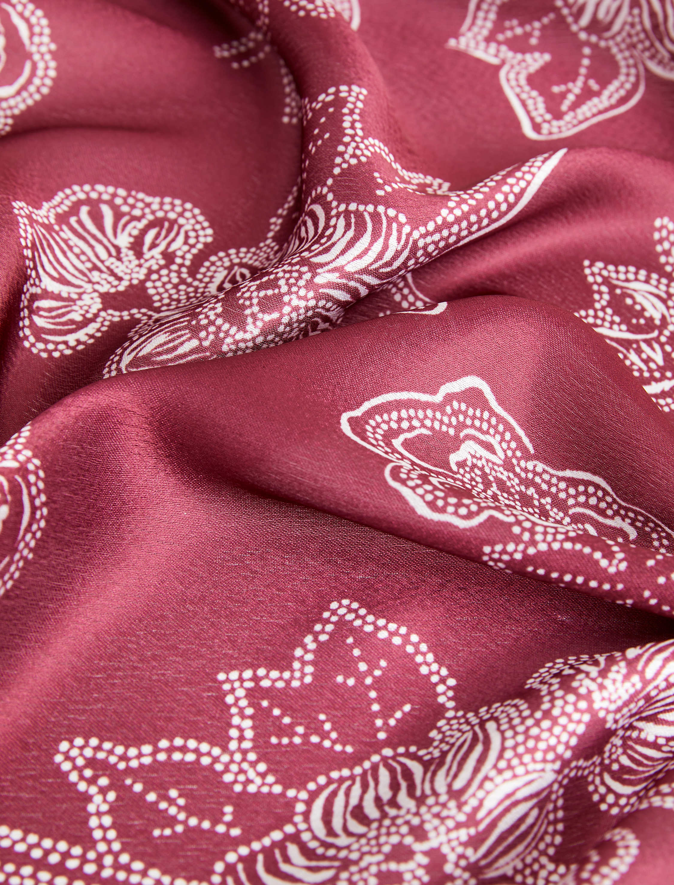  Kadın Kare Desenli Saten Şal