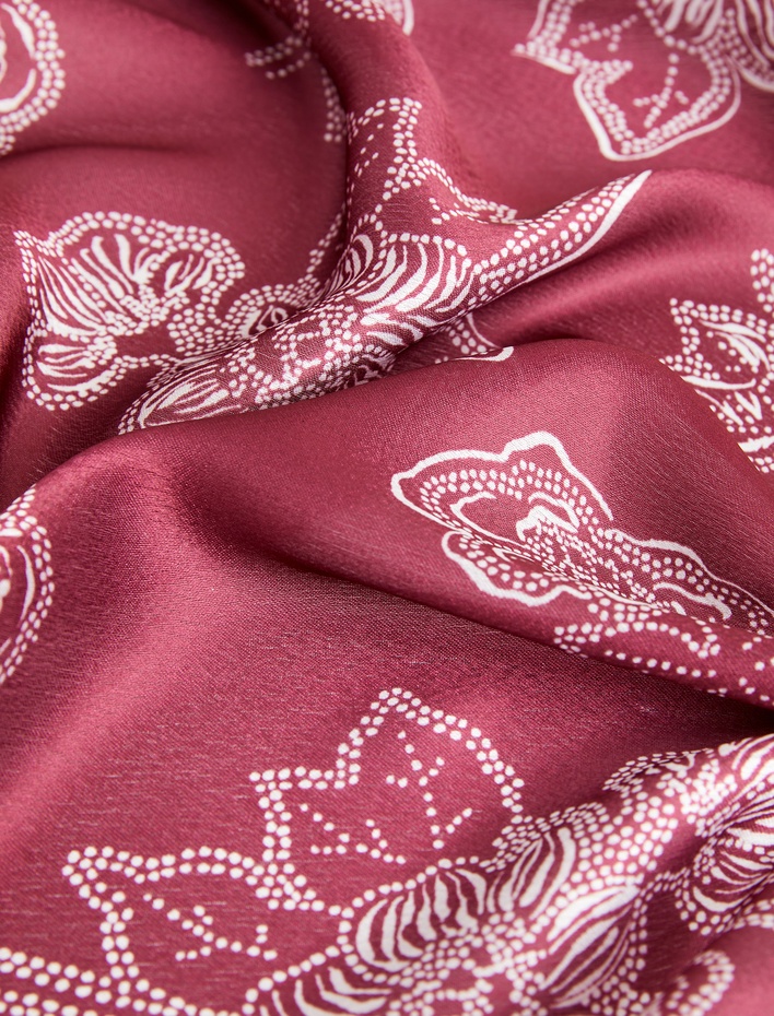 Kadın Kare Desenli Saten Şal