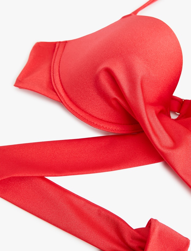 Boyundan Bağlamalı Çapraz Kuşak Aksesuar Detaylı Push-Up Bikini Üstü_1