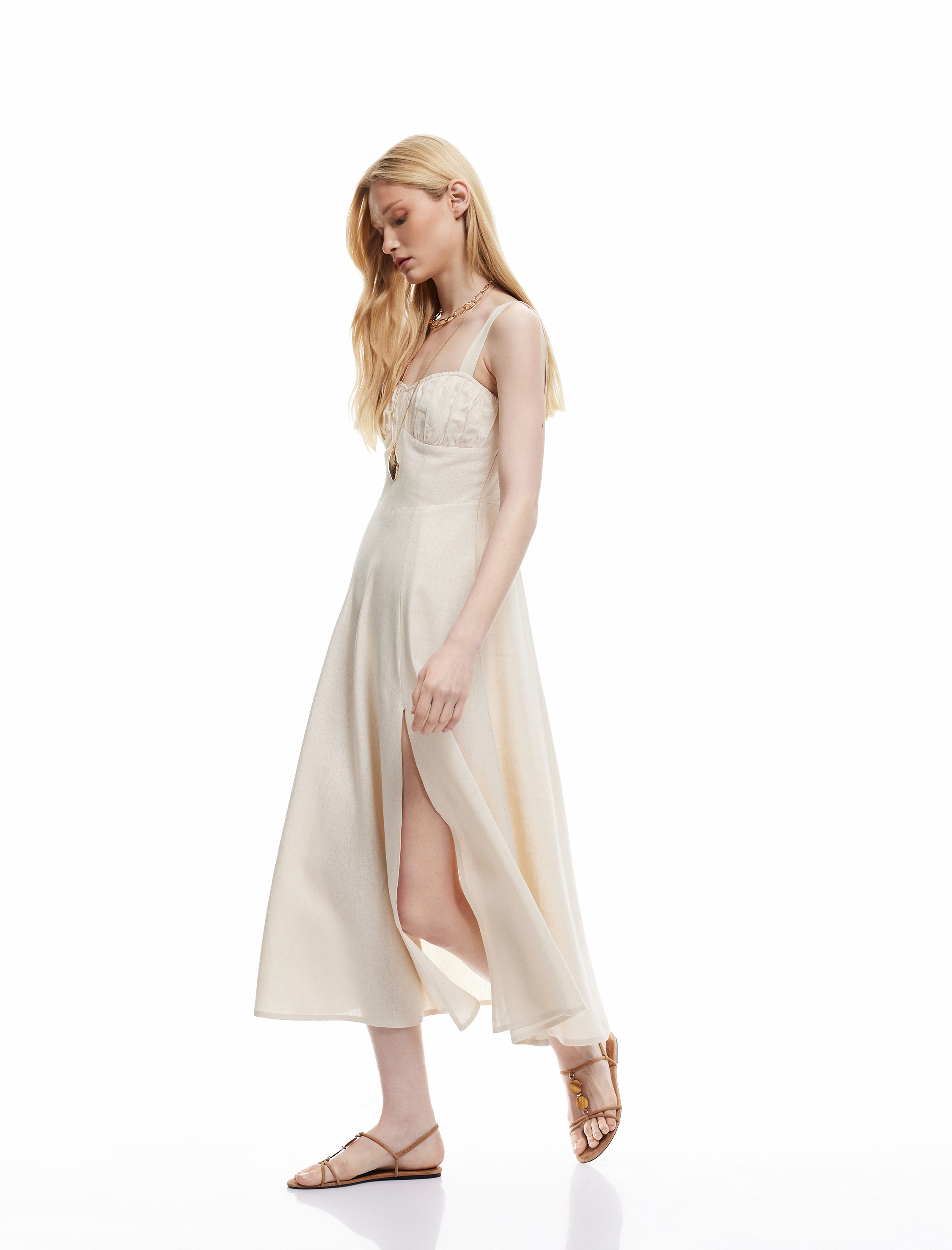 Koton X Şahika Ercümen - Kalp Yaka Yırtmaç Detaylı Midi Boy Askılı Keten Elbise