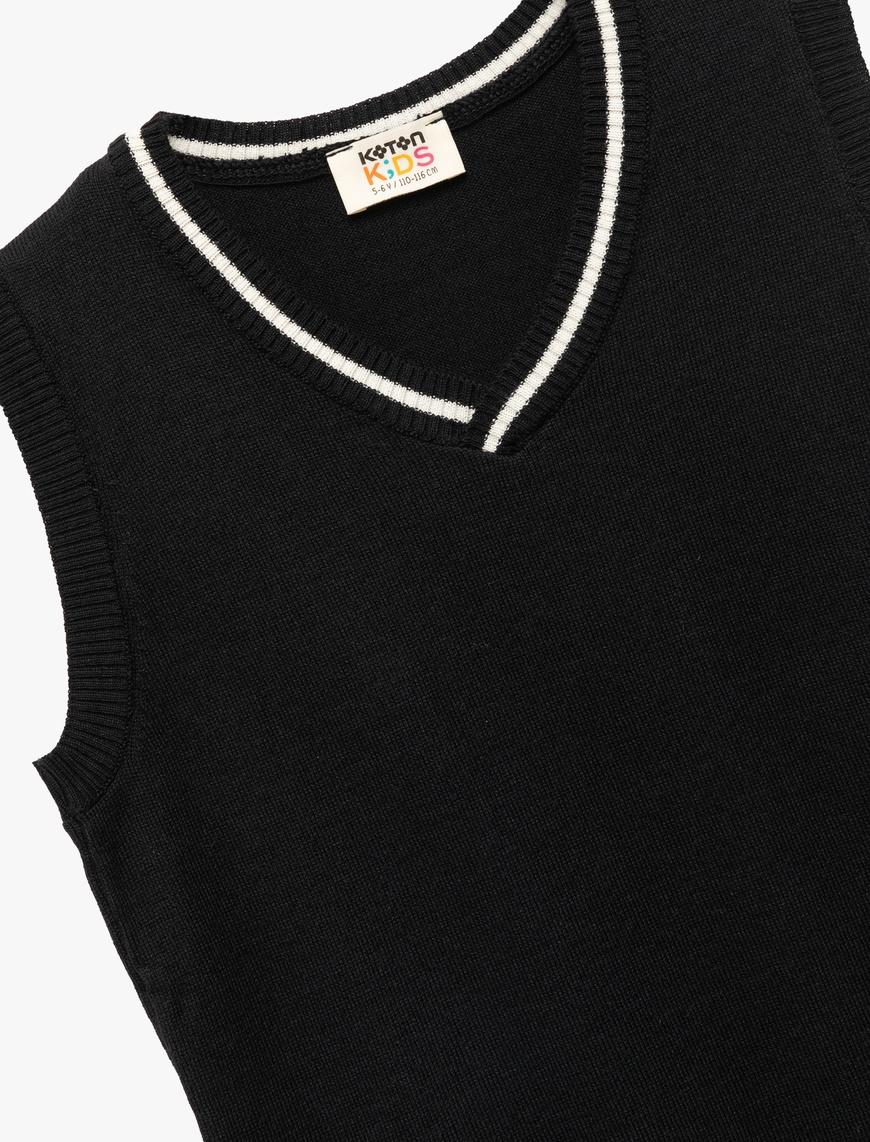  Erkek Çocuk Regular Fit Şerit Detaylı Kolsuz V Yaka Triko Süveter