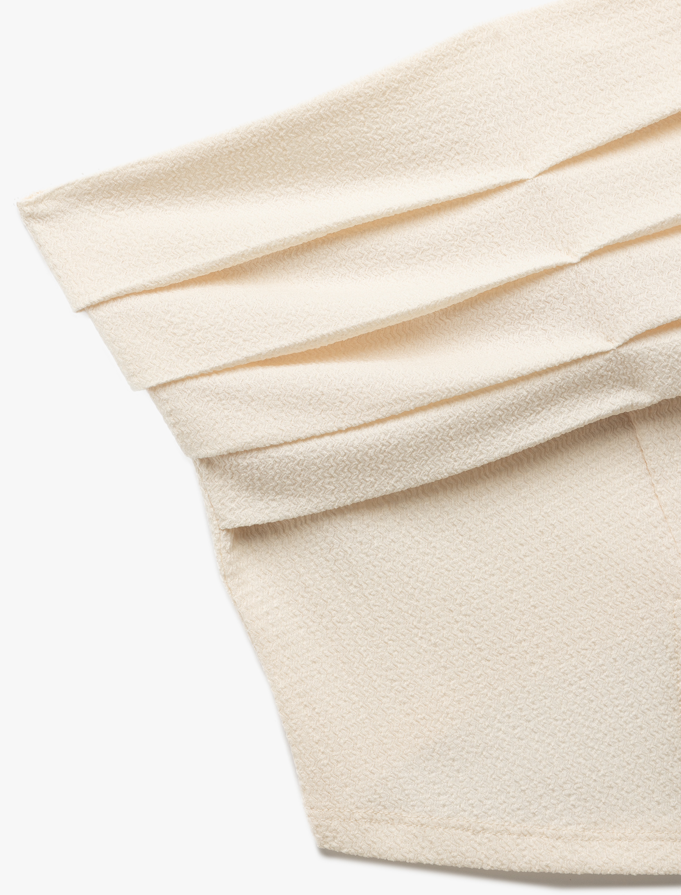   Önden Yırtmaçlı Kat Detaylı Straplez Bluz