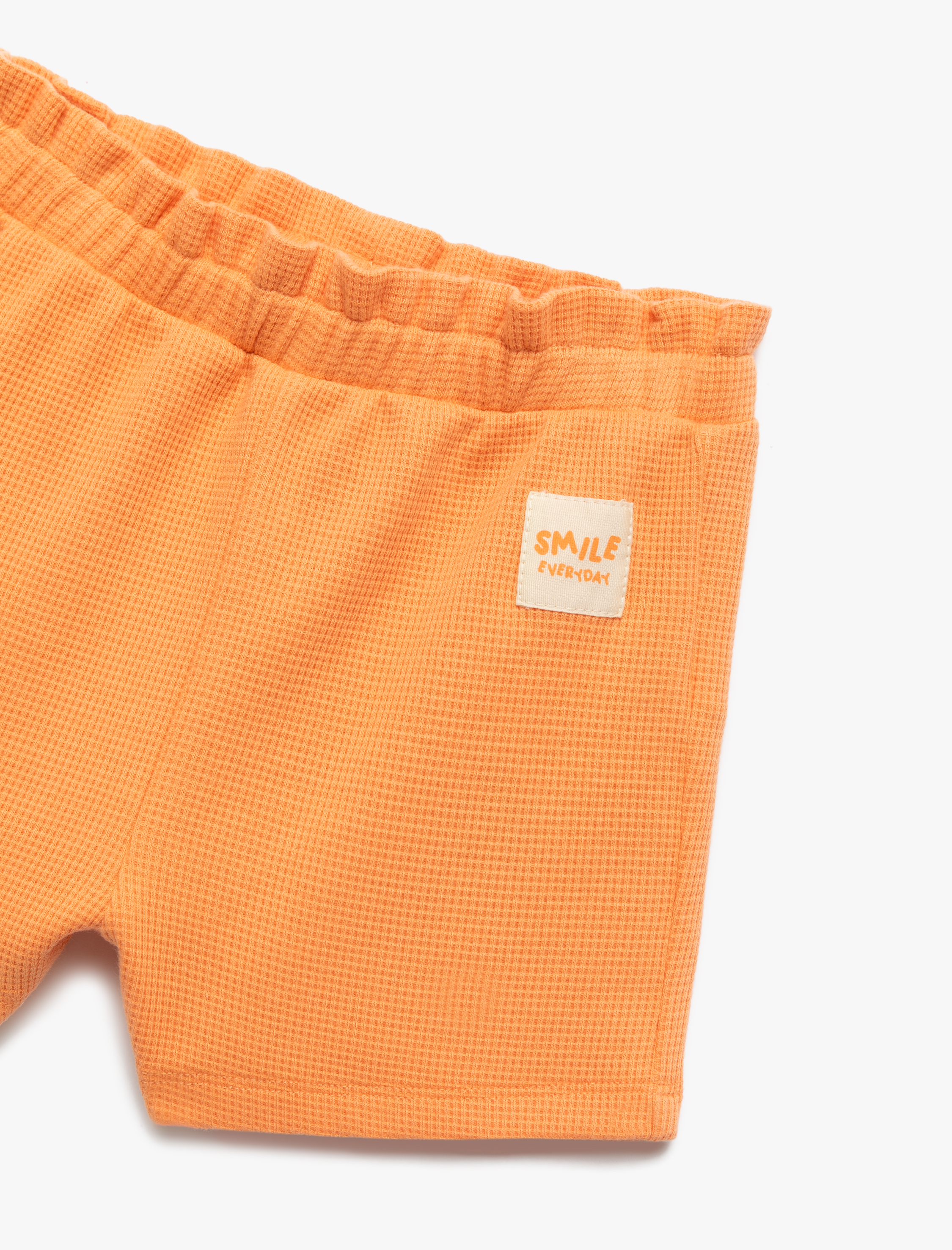  Kız Bebek Pamuklu Dokulu Aplike Detaylı Beli Lastikli Şort