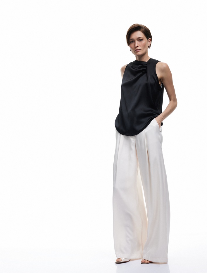  Bisiklet Yaka Drape Detaylı Kolsuz Saten Bluz