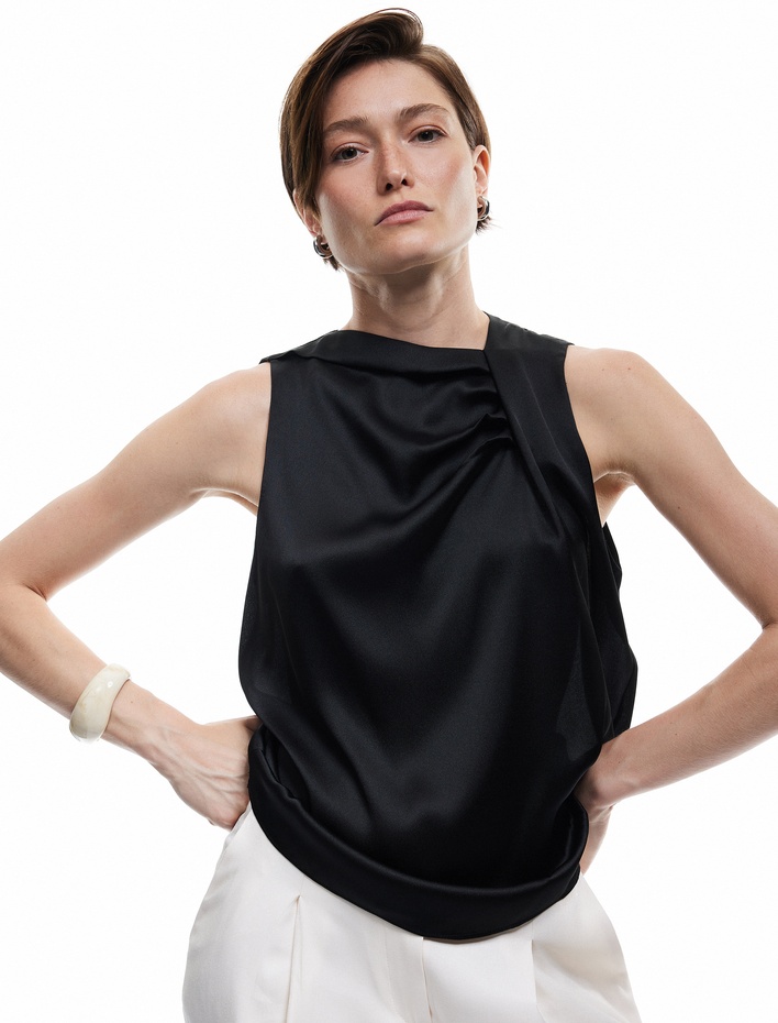  Bisiklet Yaka Drape Detaylı Kolsuz Saten Bluz