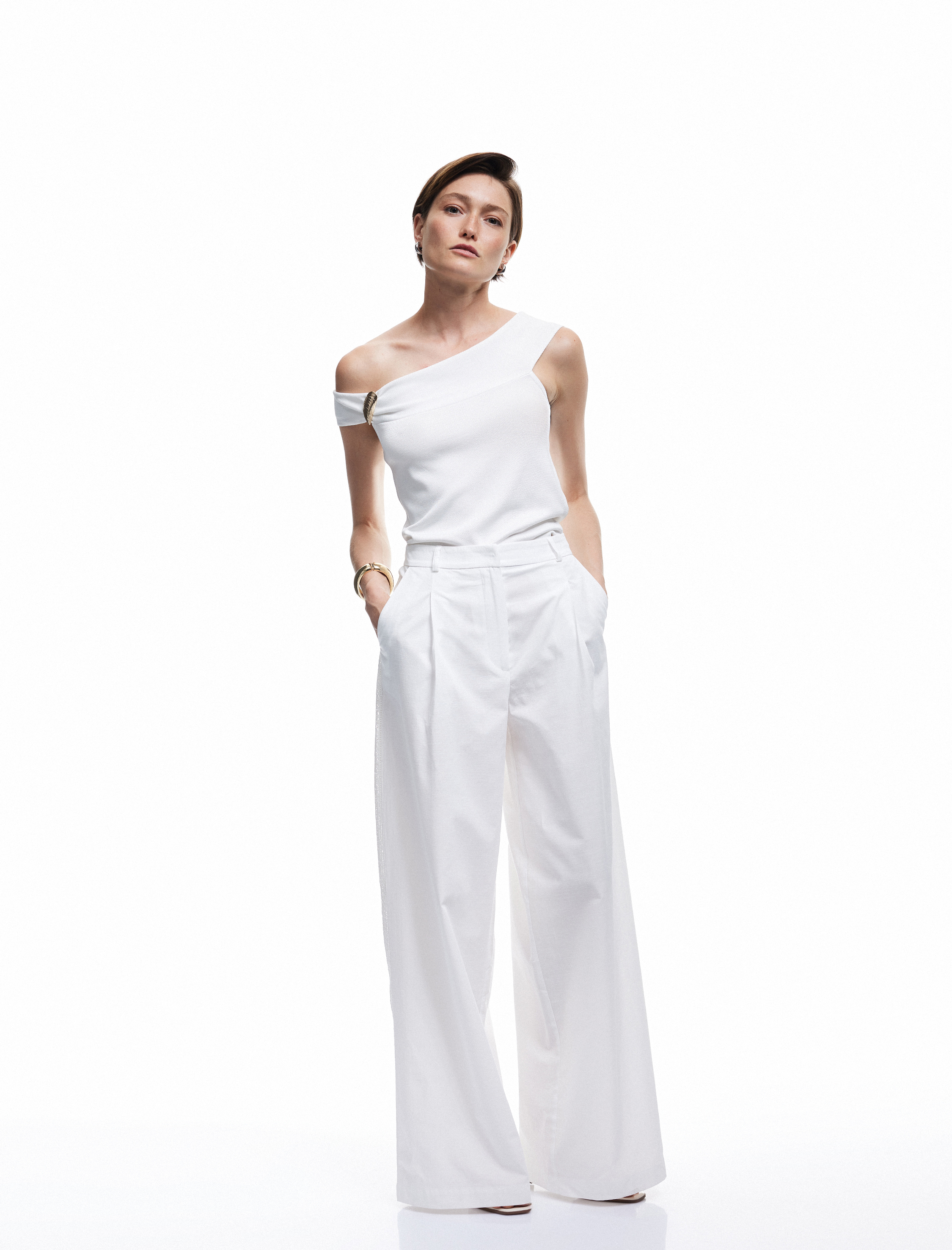   Koton X Melis Ağazat - Metal Aksesuarlı Açık Omuz Madonna Yaka Bluz