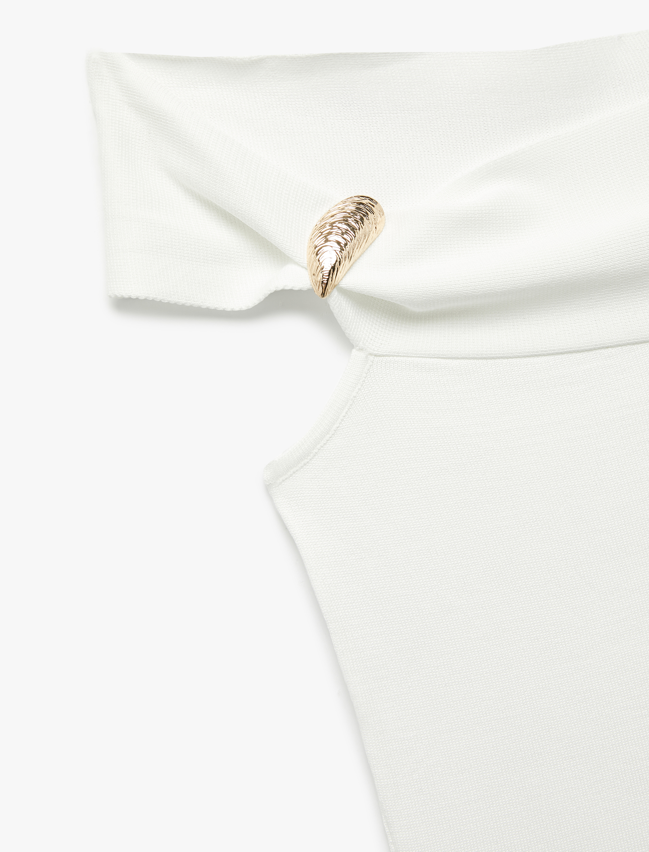   Koton X Melis Ağazat - Metal Aksesuarlı Açık Omuz Madonna Yaka Bluz