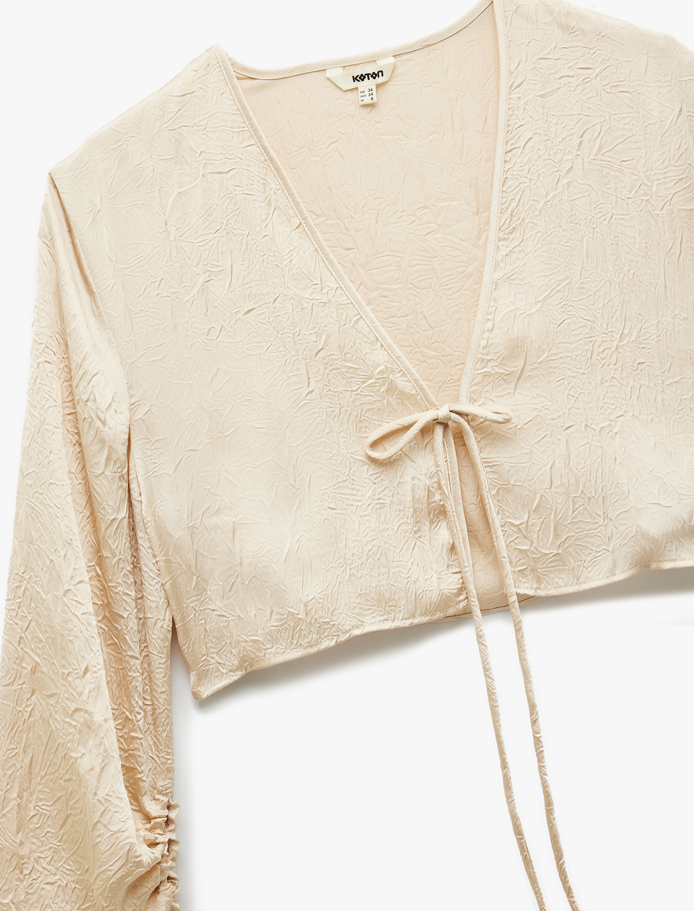   Bağlamalı Fiyonk Detaylı V Yaka Büzgülü Uzun Kollu Saten Crop Bluz