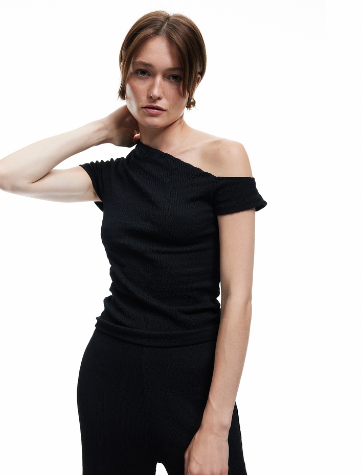  Bürümcük Kumaş Kısa Kollu Asimetrik Tek Omuz  Bluz