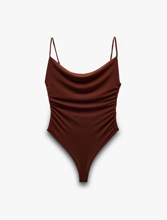  Degaje Yaka Slim Fit Drapeli Askılı Çıtçıtlı Body