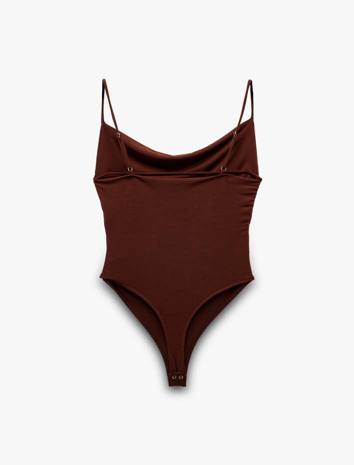  Degaje Yaka Slim Fit Drapeli Askılı Çıtçıtlı Body