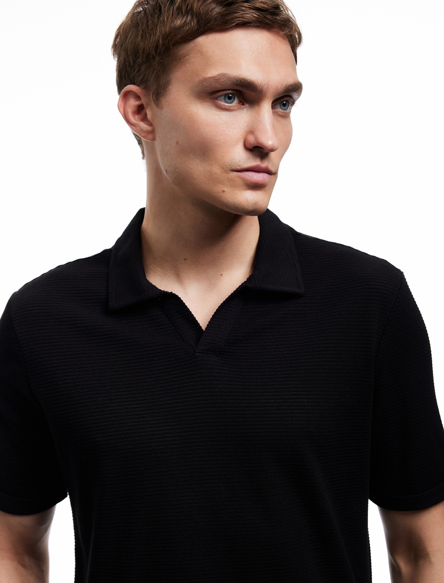   Pamuklu Regular Fit Dokulu Kısa Kollu V Yaka Polo Tişört