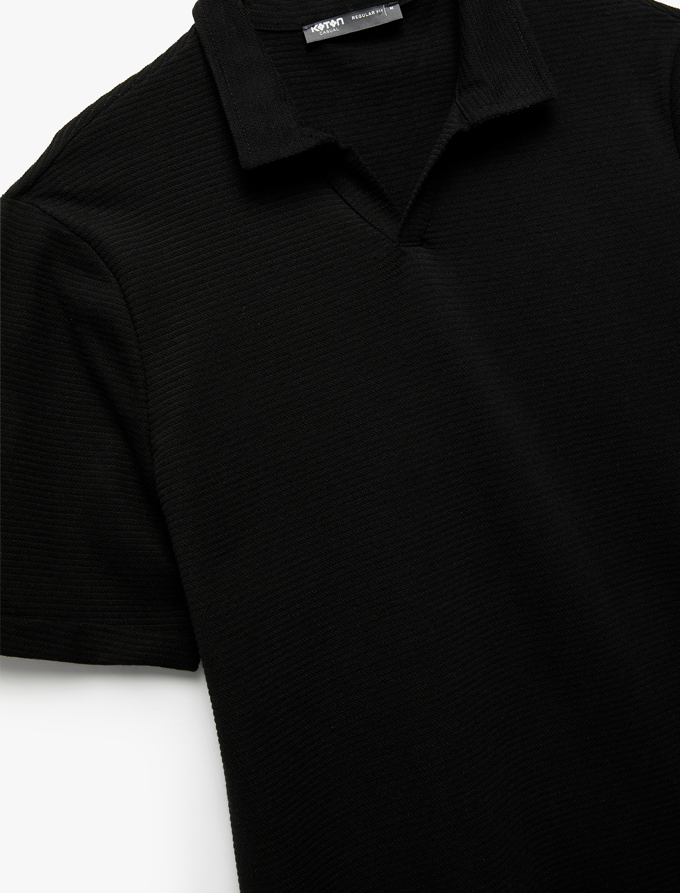   Pamuklu Regular Fit Dokulu Kısa Kollu V Yaka Polo Tişört