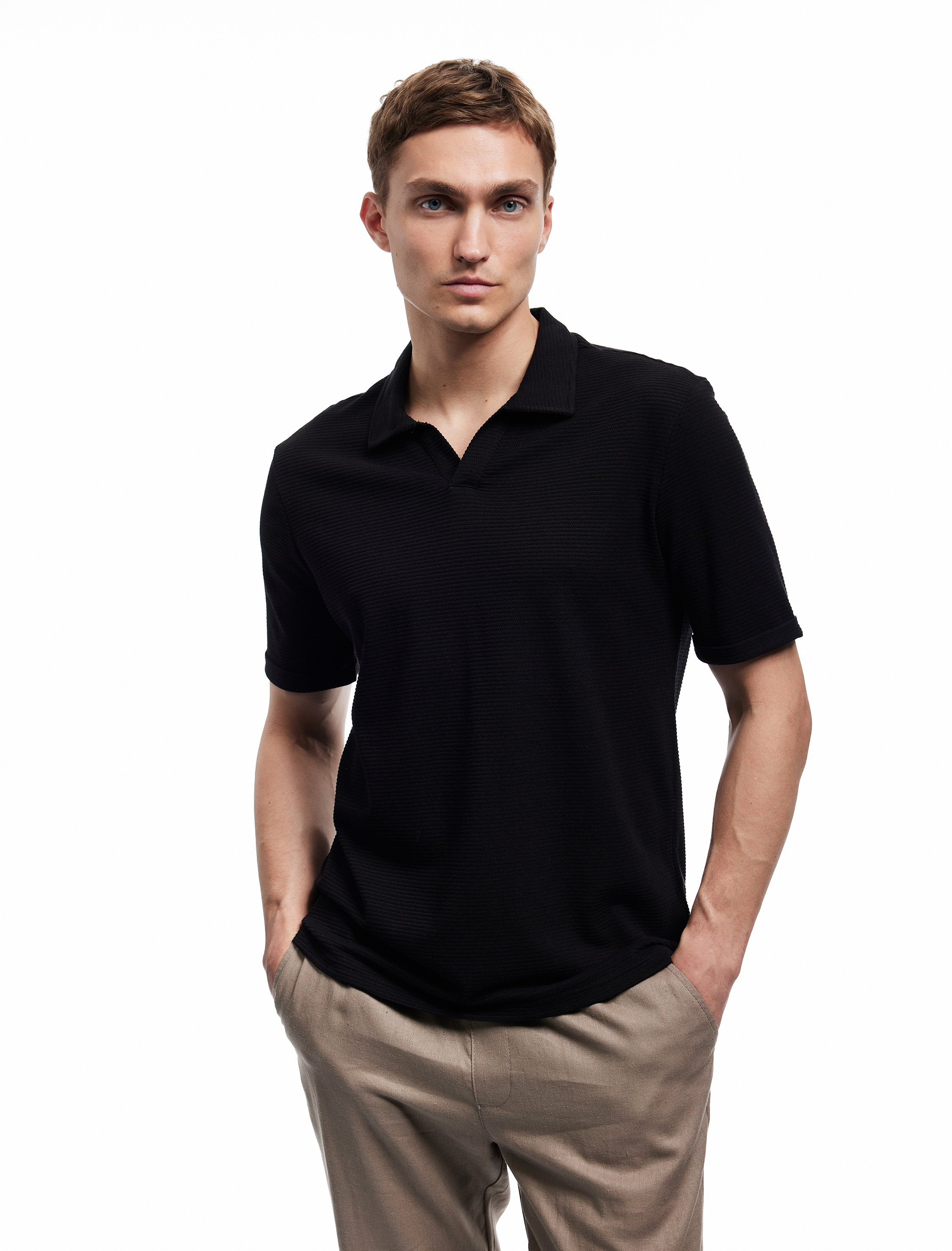   Pamuklu Regular Fit Dokulu Kısa Kollu V Yaka Polo Tişört