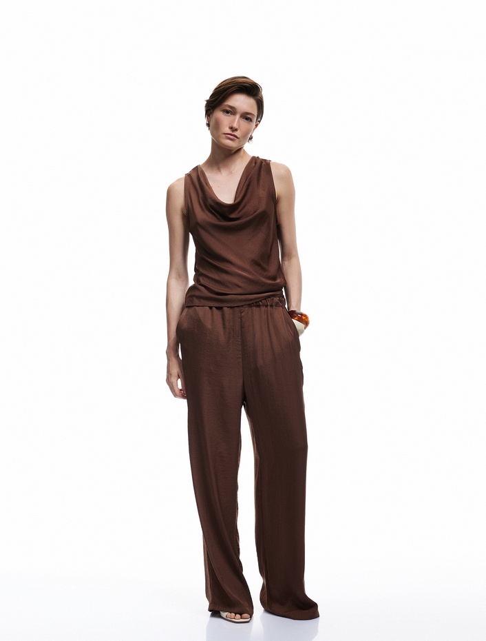  Aerobin Kumaş Kolsuz Degaje Yaka Saten Bluz