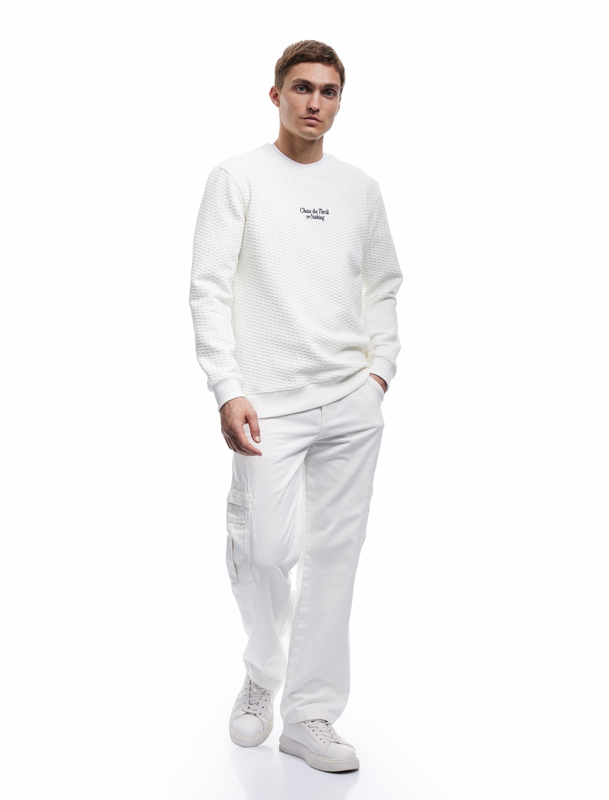   Uzun Kollu Bisiklet Yaka Dokulu İşlemeli Sweatshirt