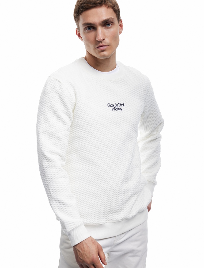   Uzun Kollu Bisiklet Yaka Dokulu İşlemeli Sweatshirt