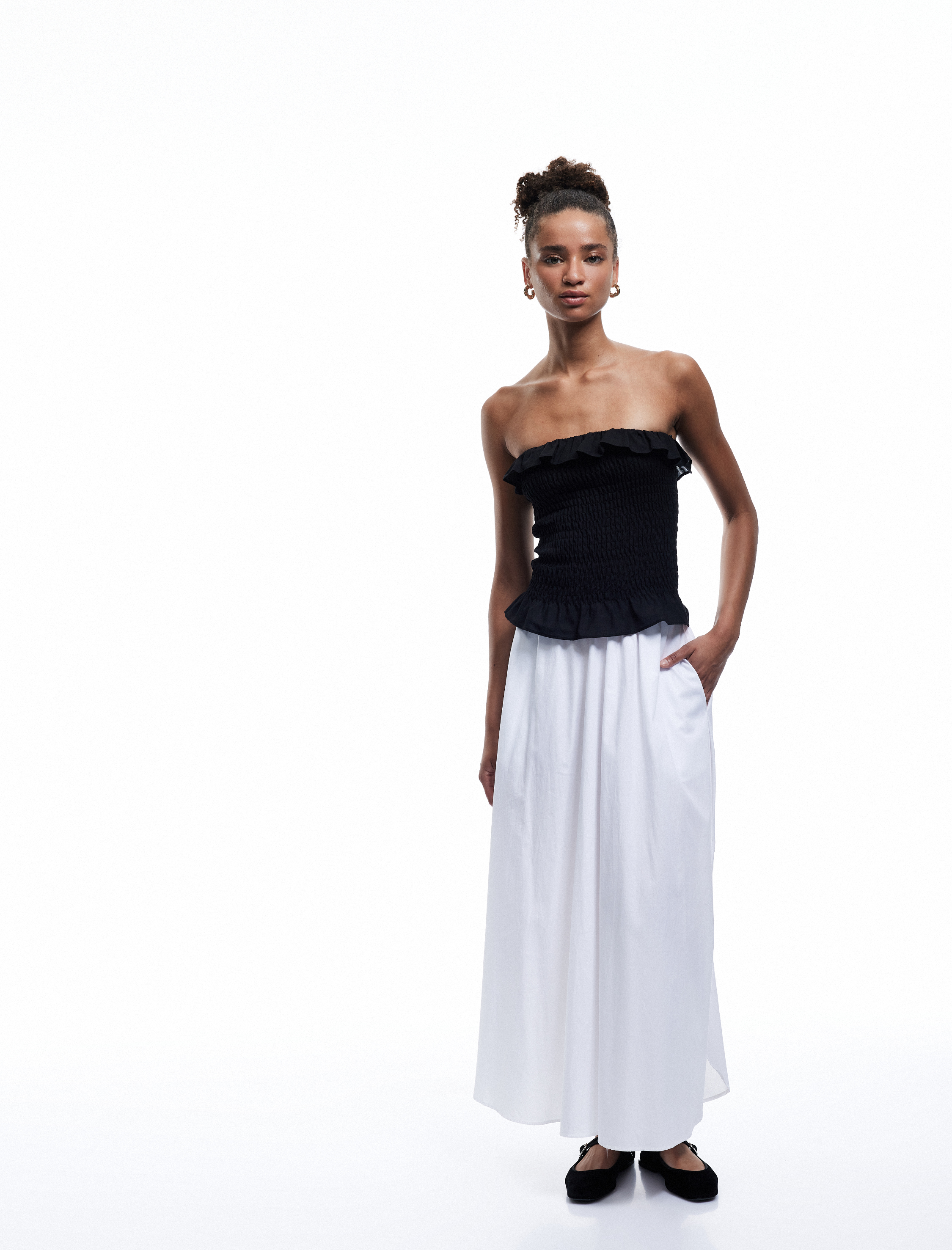   Pamuklu Fırfırlı Gipeli Straplez Yaka Kolsuz Crop Bluz