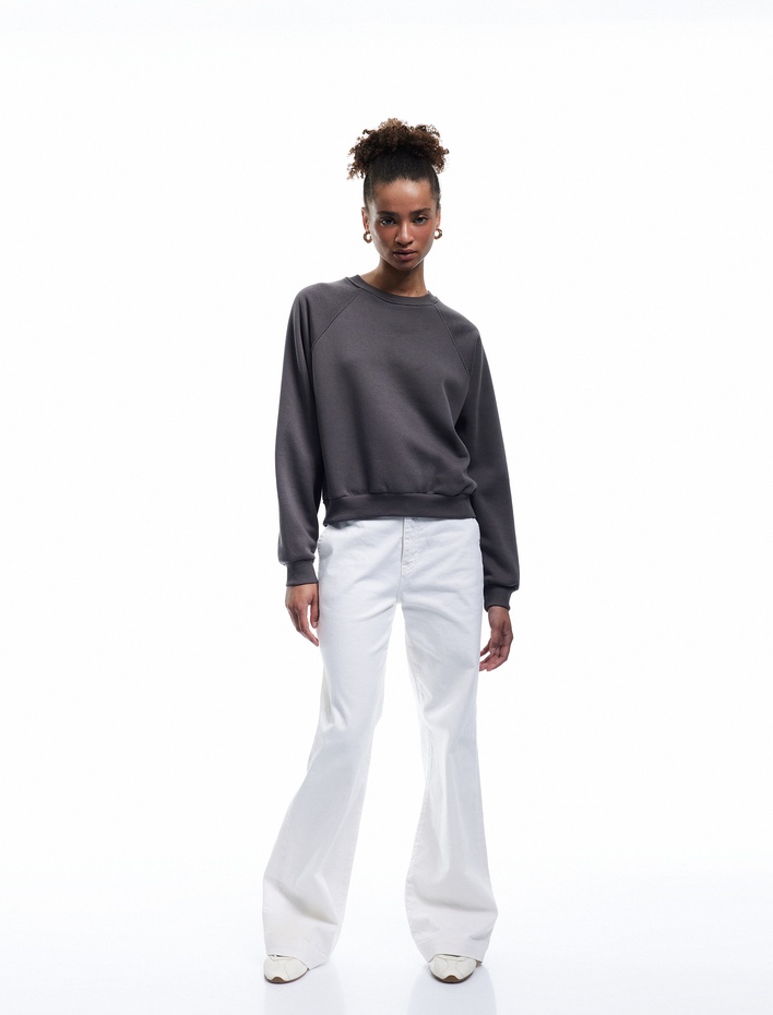  Pamuklu Bisiklet Yaka Şardonlu Sweatshirt