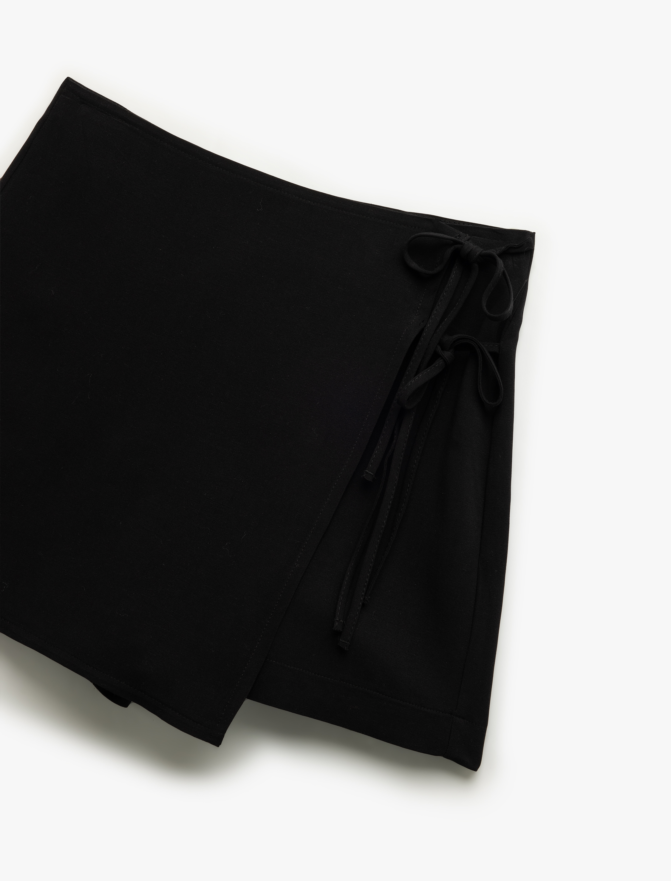   Keten Karışımlı Bağlama Detaylı Kruvaze Mini Şort Etek