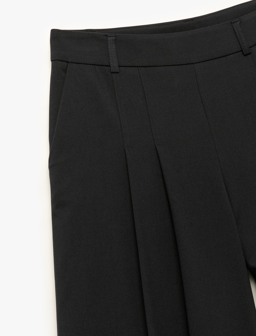   Rahat Kalıp Cepli Pile Detaylı Culotte Kumaş Pantolon