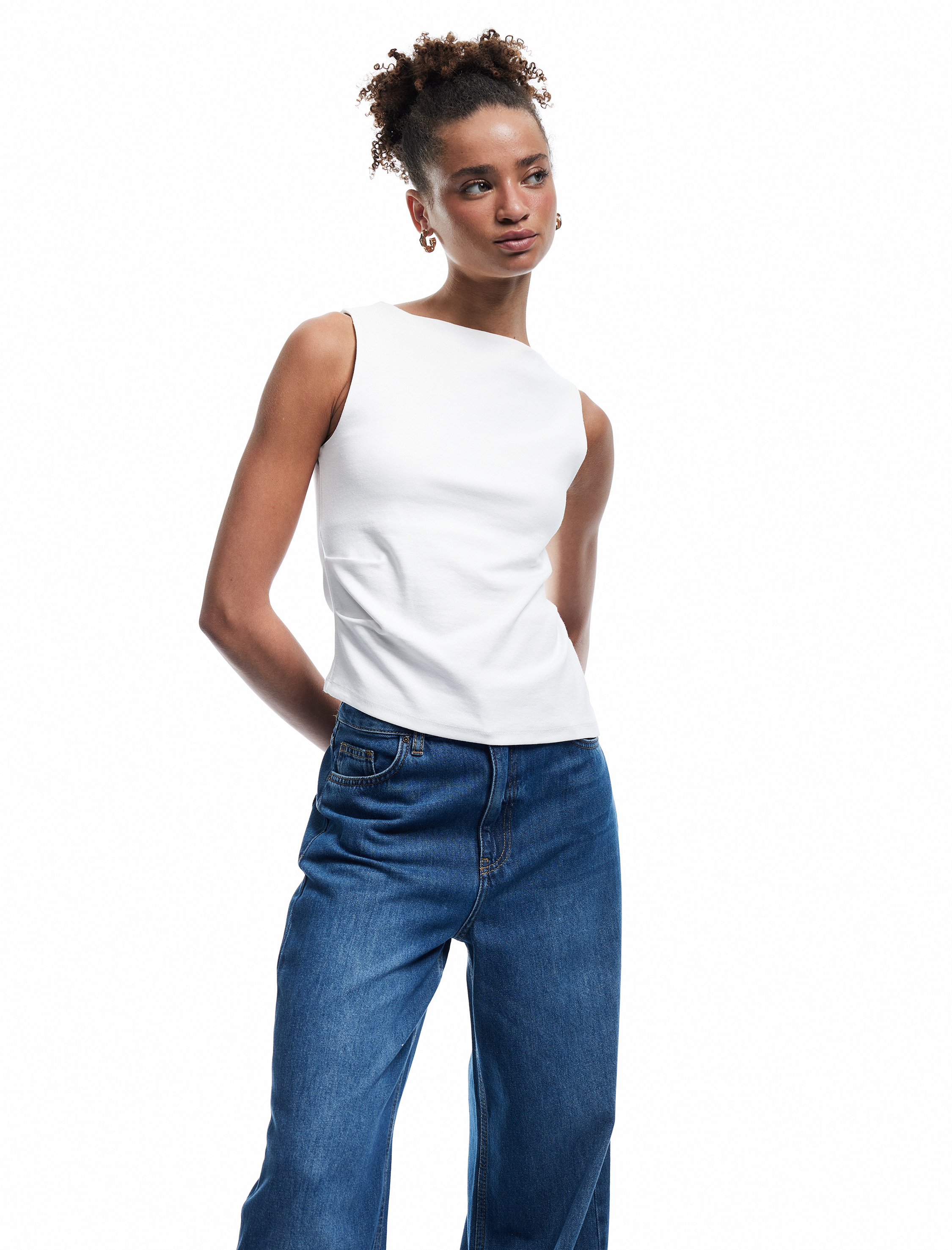   Kayık Yaka Kolsuz Slim Fit Asimetrik Bluz