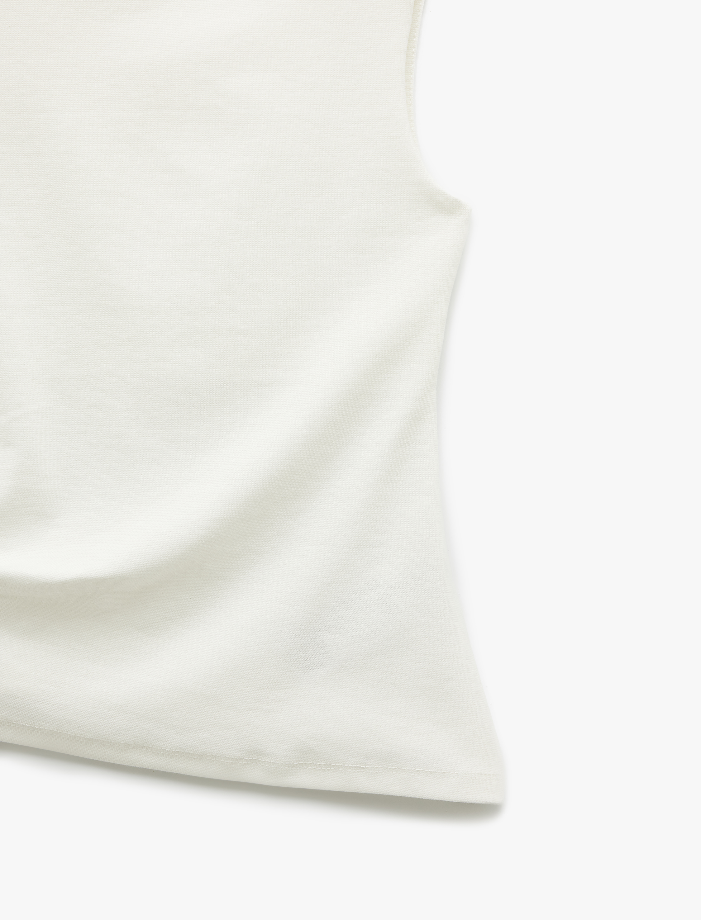   Kayık Yaka Kolsuz Slim Fit Asimetrik Bluz