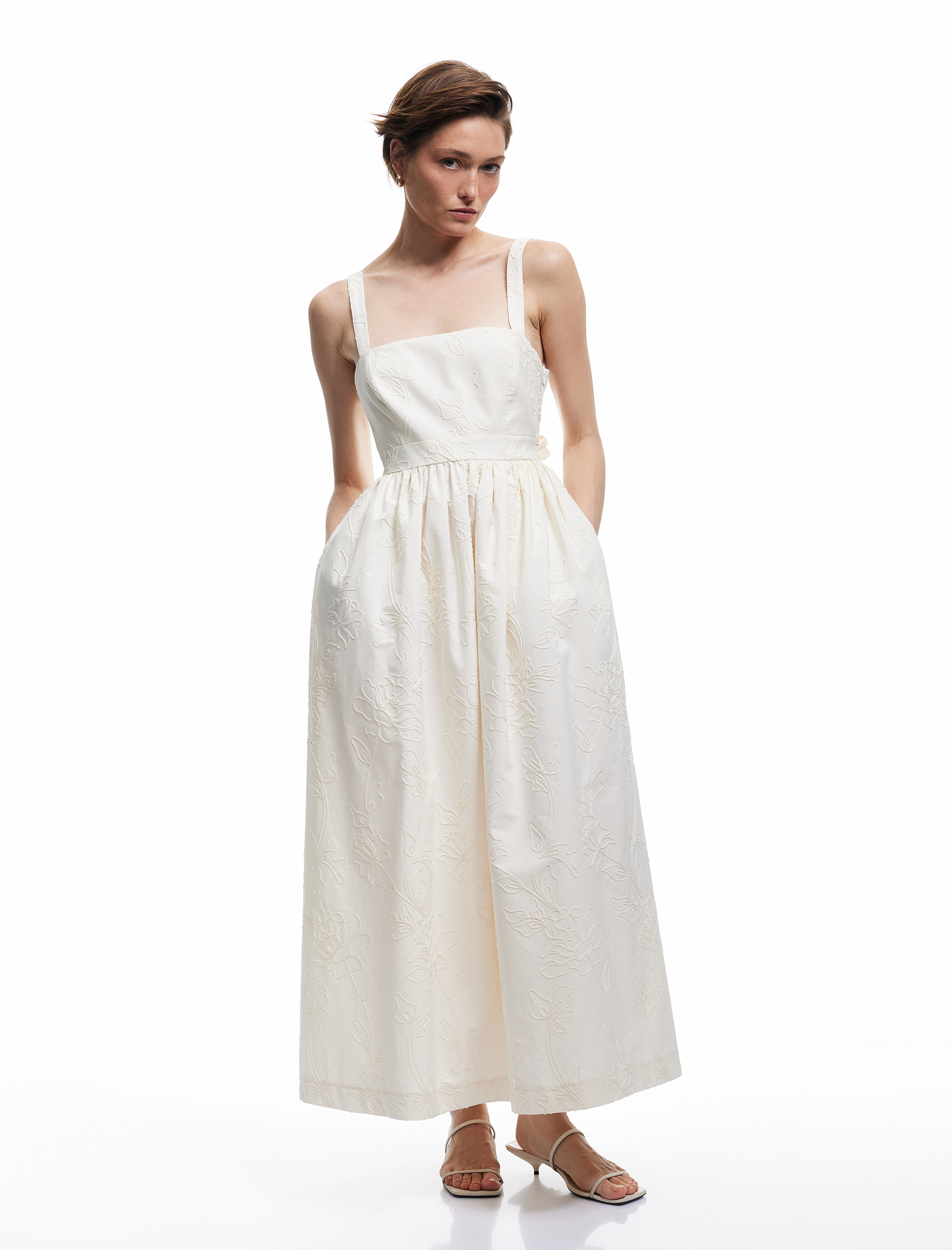   Koton X Melis Ağazat - Pamuklu Kare Yaka Arkası Fiyonklu Brodeli Fistolu Çiçekli Askılı Elbise