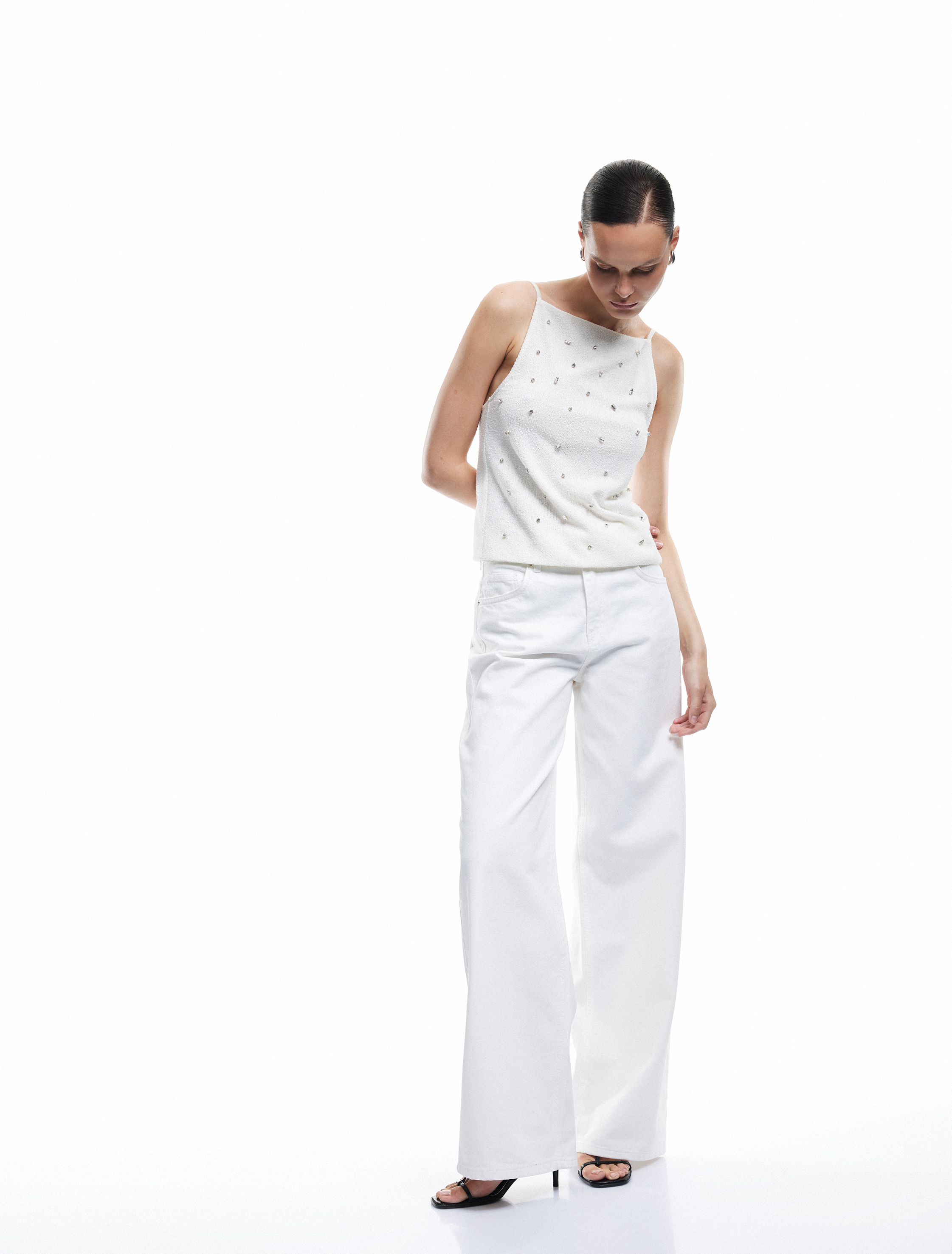   İnce Askılı Sırt Dekolteli Taşlı Bluz