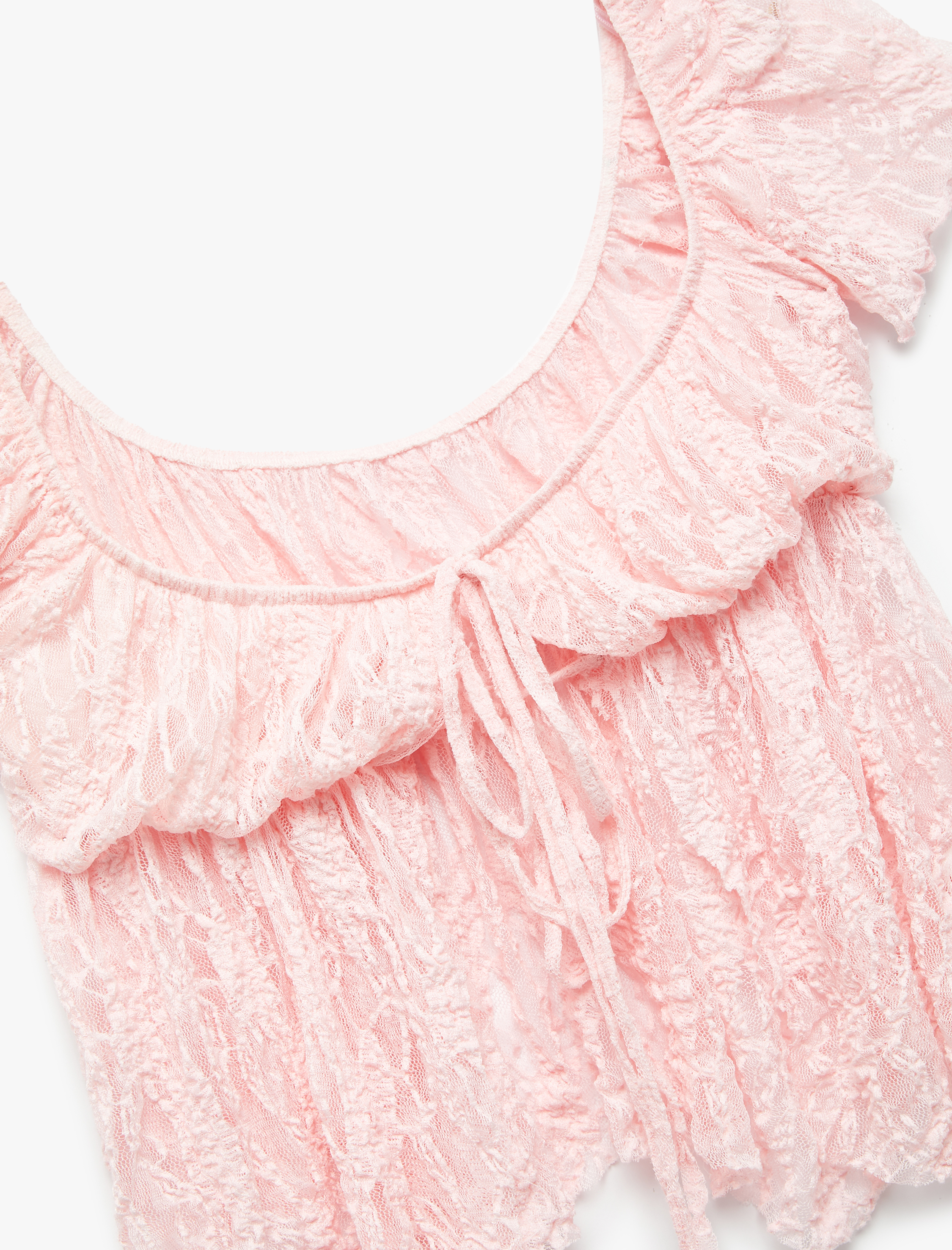   Koton X Zeynep Bastık - Kısa Kollu Kare Yaka Önden Bağlama Detaylı Fiyonklu Dantel Bluz