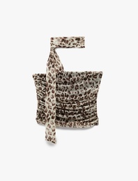 Koton X Zeynep Bastık - Tül Boyundan Fular Detaylı Drapeli Leopar Desenli Crop Straplez Bluz