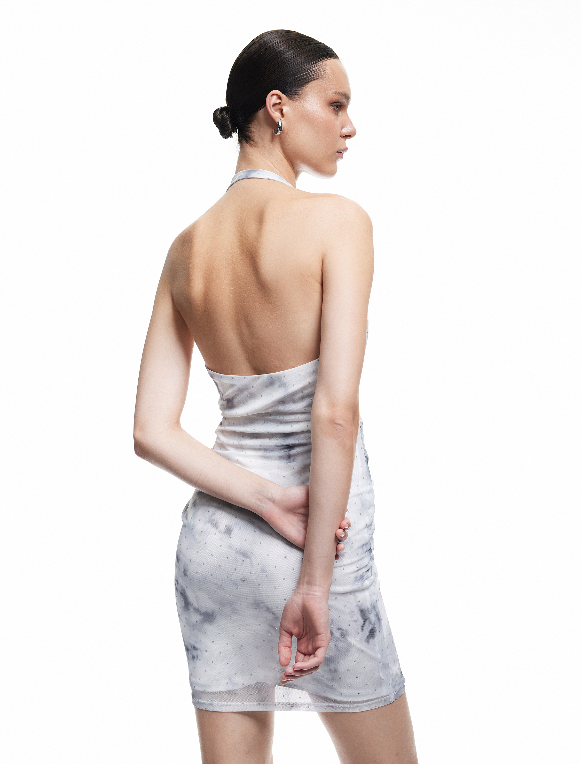   Koton X Zeynep Bastık - Slim Fit Desenli Sırt Dekolteli Degaje Yaka Taşlı Mini Elbise