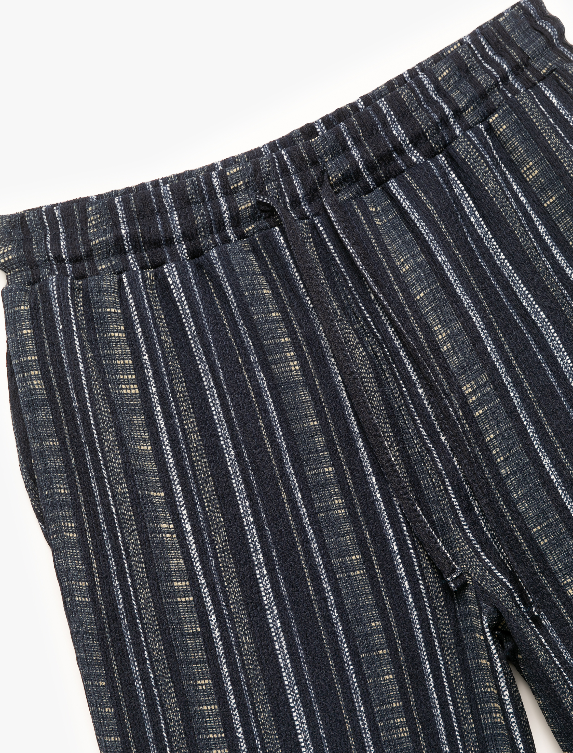 Beli Bağcıklı Bürümcük Çizgili Bermuda Şort