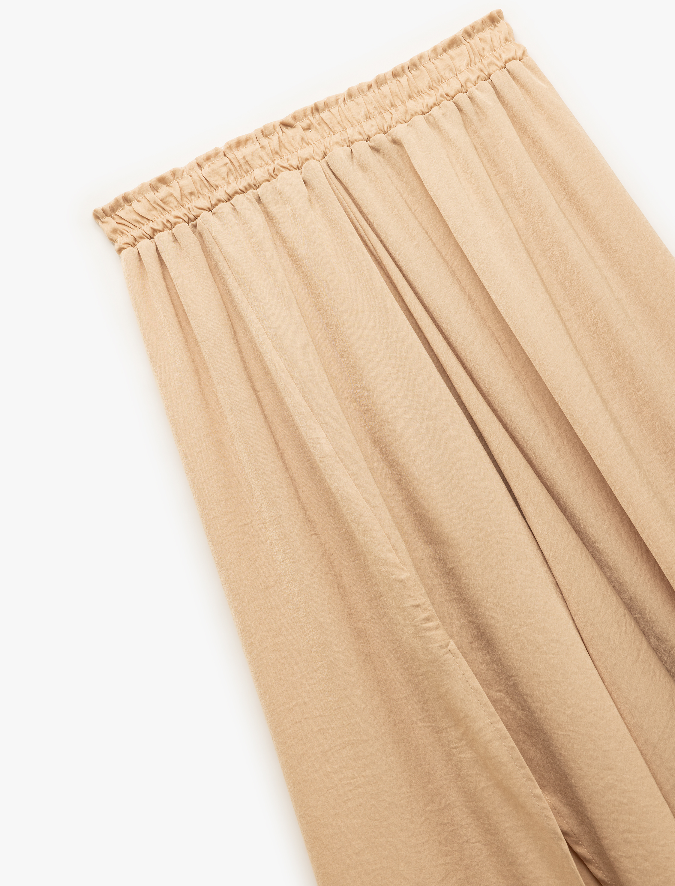   Aerobin Kumaş A Kesim Yırtmaç Detaylı Midi Boy Saten Kloş Etek