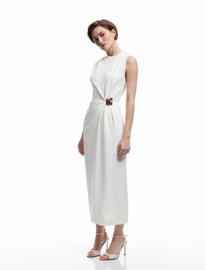  Aksesuar Detaylı Drapeli Kolsuz Bisiklet Yaka Midi Elbise