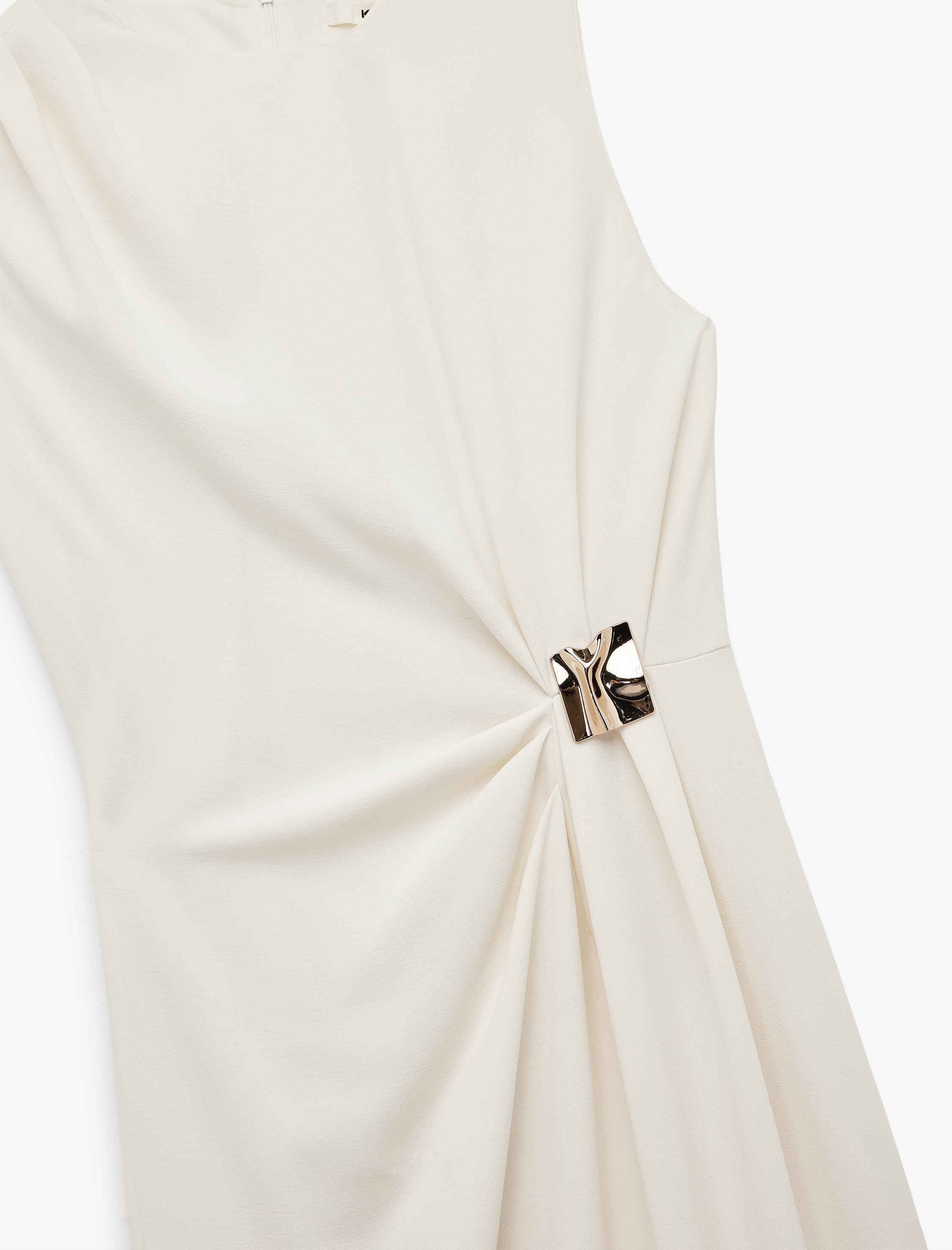   Aksesuar Detaylı Drapeli Kolsuz Bisiklet Yaka Midi Elbise