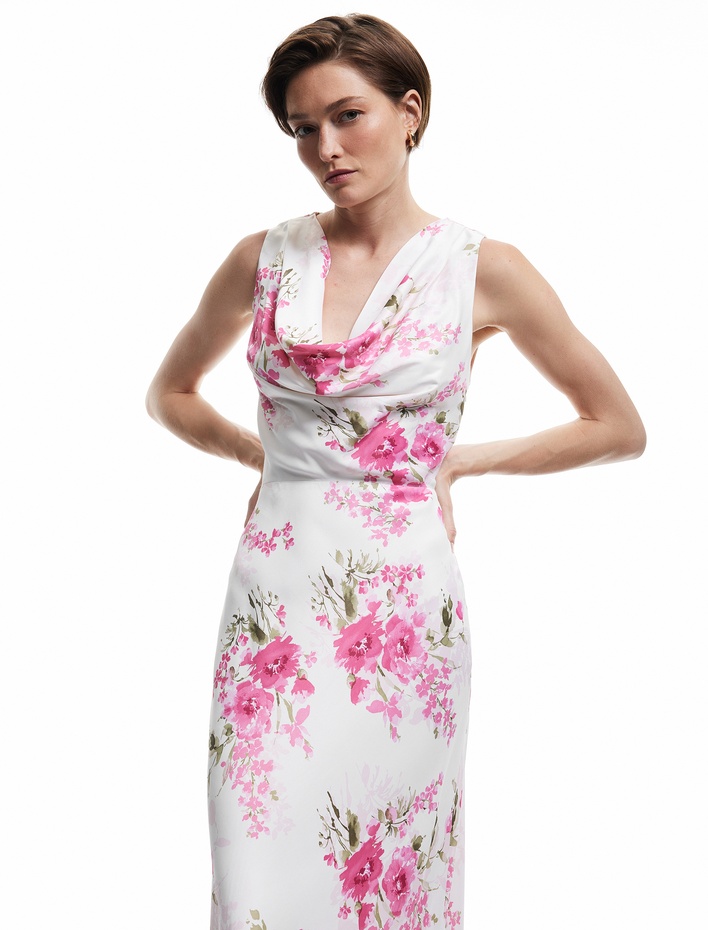  Viskon Kumaş Degaje Yaka Kolsuz Midi Boy Çiçekli Saten Elbise