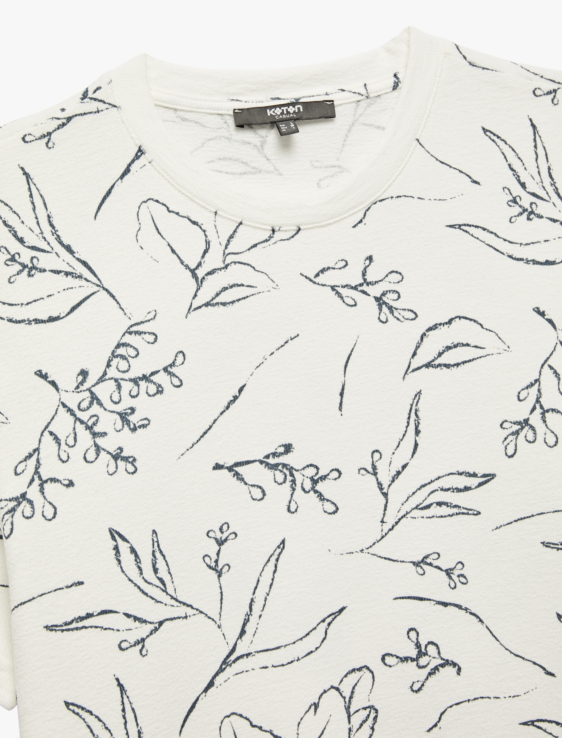   Bisiklet Yaka Kısa Kollu Regular Fit Yaprak Desenli Tişört