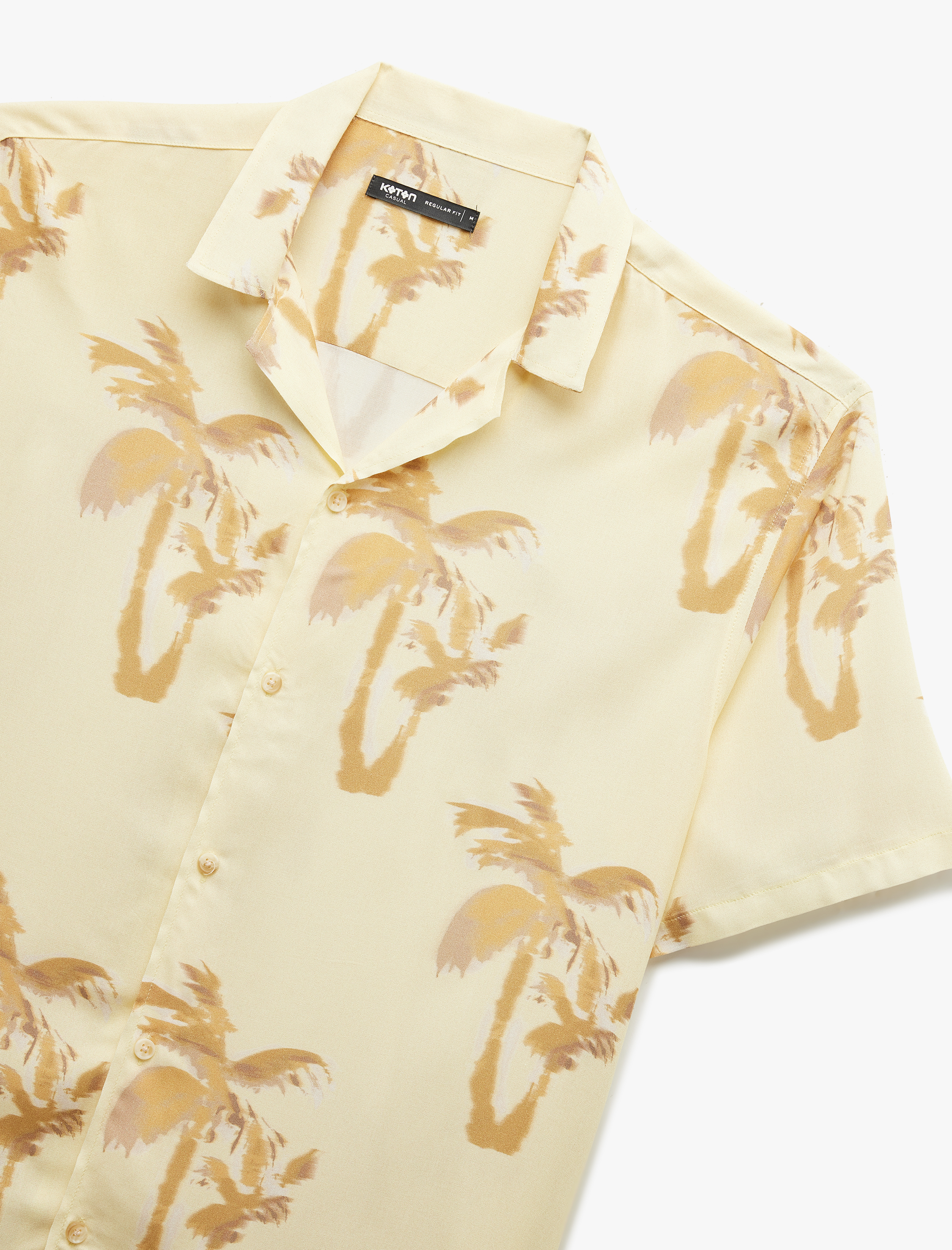   Kısa Kollu Devrik Yaka Viskon Palmiye Desenli Yazlık Gömlek