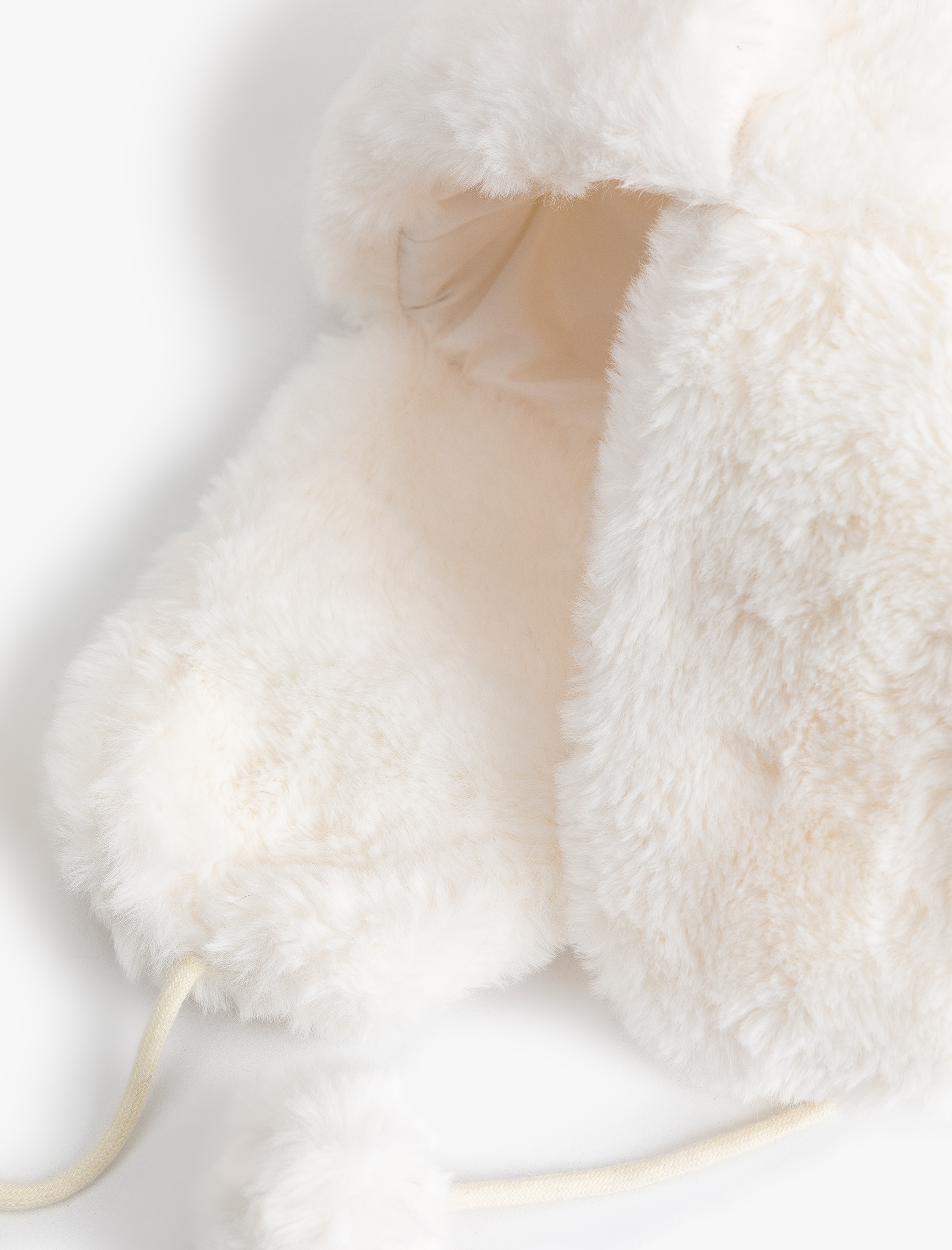  Kız Çocuk Ponpon Detaylı Kulaklı Peluş Şapka