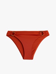 Astarlı Aksesuar Detaylı Bikini Altı
