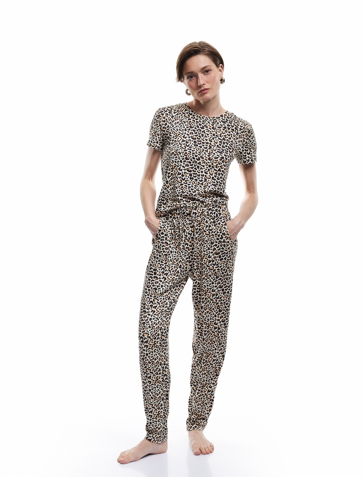  Kısa Kollu Bisiklet Yaka Leopar Desenli Crop Pijama Üstü